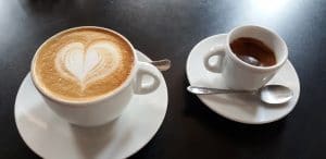 Newton Coffees & Cocktails, cafenea in J L Calderon colt cu Thomas Masaryk