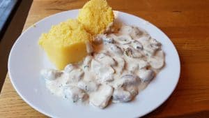 Refill, bistrou cu autoservire la Piata Victoriei