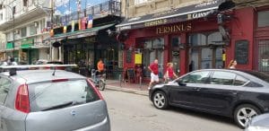 Strada George Enescu, cu Savart, Primus, Terminus, Pow Wow si alte localuri