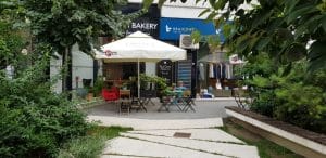 Strada George Enescu, cu Savart, Primus, Terminus, Pow Wow si alte localuri