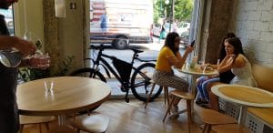 Trofic, mic bistrou boem cu cafenea in Brezoianu