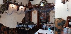 Zorba's Taverna, restaurant traditional grecesc in Pache Protopopescu