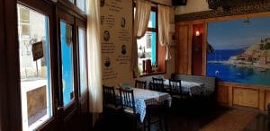 Zorba's Taverna, restaurant traditional grecesc in Pache Protopopescu