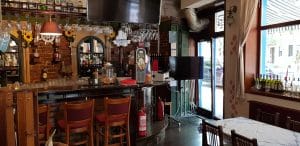 Zorba's Taverna, restaurant traditional grecesc in Pache Protopopescu