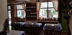 Zorba's Taverna, restaurant traditional grecesc in Pache Protopopescu