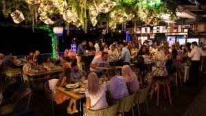 Aperitivo Bar & Lounge by Isoletta, restaurant pe ponton in Parcul Herastrau