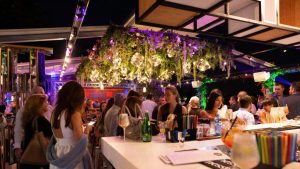 Aperitivo Bar & Lounge by Isoletta, restaurant pe ponton in Parcul Herastrau