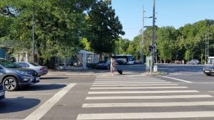 Arcul de Triumf, cu Arc Bakery si restaurantul Il Corso