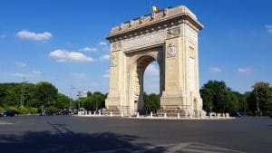 Arcul de Triumf, cu Arc Bakery si restaurantul Il Corso