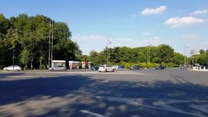Arcul de Triumf, cu Arc Bakery si restaurantul Il Corso