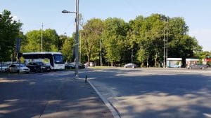 Arcul de Triumf, cu Arc Bakery si restaurantul Il Corso