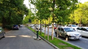 Arcul de Triumf, cu Arc Bakery si restaurantul Il Corso