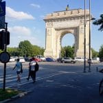 Arcul de Triumf, cu Arc Bakery si restaurantul Il Corso