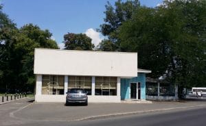 Arcul de Triumf, cu Arc Bakery si restaurantul Il Corso