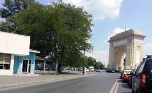Arcul de Triumf, cu Arc Bakery si restaurantul Il Corso