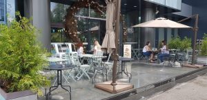 Cafe de Fleurs, bistrou in Globalworth Plaza