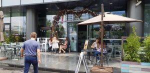 Cafe de Fleurs, bistrou in Globalworth Plaza