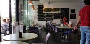 Cafe de Fleurs, bistrou in Globalworth Plaza