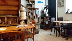 Camera din spate a cafenelei ceainarie Camera din Fata din Piata Amzei