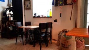 Camera din spate a cafenelei ceainarie Camera din Fata din Piata Amzei