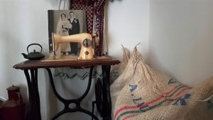 Camera din spate a cafenelei ceainarie Camera din Fata din Piata Amzei