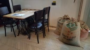 Camera din spate a cafenelei ceainarie Camera din Fata din Piata Amzei