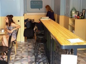 Coffee Up, cafenea boema in Piata Universiattii din Bucuresti