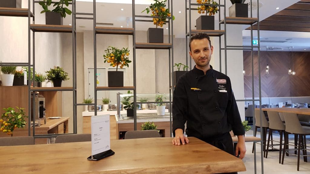 Garden Grille &amp; Bar, restaurantul Hotelului Hilton Garden Inn din Centrul Vechi