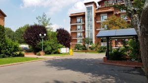 Hotel Caro cu restaurantele La Vitrine si Clasic, Terasa Glucoza si winebarul 1000 de Chipuri