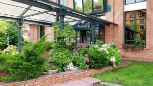 Hotel Caro cu restaurantele La Vitrine si Clasic, Terasa Glucoza si winebarul 1000 de Chipuri