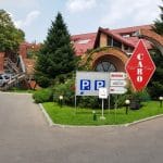 Hotel Caro cu restaurantele La Vitrine si Clasic, Terasa Glucoza si winebarul 1000 de Chipuri
