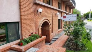 Hotel Caro cu restaurantele La Vitrine si Clasic, Terasa Glucoza si winebarul 1000 de Chipuri