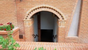 Hotel Caro cu restaurantele La Vitrine si Clasic, Terasa Glucoza si winebarul 1000 de Chipuri