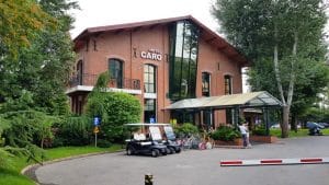 Hotel Caro cu restaurantele La Vitrine si Clasic, Terasa Glucoza si winebarul 1000 de Chipuri