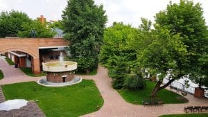 Hotel Caro cu restaurantele La Vitrine si Clasic, Terasa Glucoza si winebarul 1000 de Chipuri