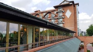 Hotel Caro cu restaurantele La Vitrine si Clasic, Terasa Glucoza si winebarul 1000 de Chipuri