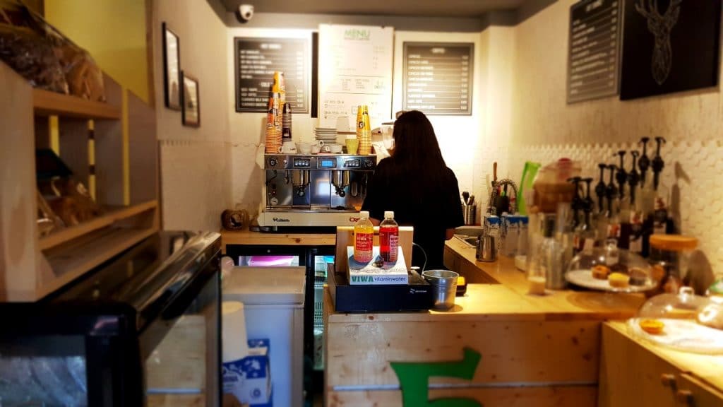 Marvin wineshop and Bar &amp; cafeneaua 5 to Go in Cotroceni