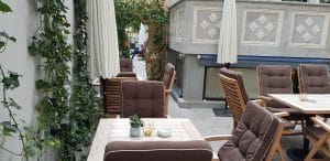 Nido Secret Garden, terasa restaurantului din Aleea Alexandru