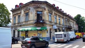 Piata Amzei intre Mendeleev si Christian Tell, cu restaurantul Barrio si Tonka