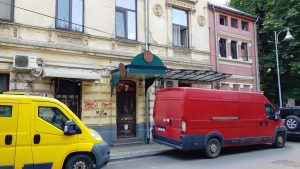 Piata Amzei intre Mendeleev si Christian Tell, cu restaurantul Barrio si Tonka