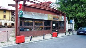 Piata Amzei intre Mendeleev si Christian Tell, cu restaurantul Barrio si Tonka