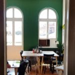ReModelier, bistrou boem de hamburgeri si salate in strada Gina Patrichi
