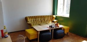 ReModelier, bistrou boem de hamburgeri si salate in strada Gina Patrichi