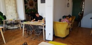 ReModelier, bistrou boem de hamburgeri si salate in strada Gina Patrichi