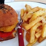 ReModelier, bistrou boem de hamburgeri si salate in strada Gina Patrichi