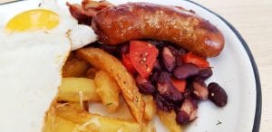 ReModelier, bistrou boem de hamburgeri si salate in strada Gina Patrichi