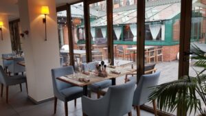 Salonul restaurantului de la Hotel Caro