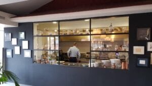 Salonul restaurantului de la Hotel Caro