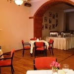 Restaurantul Clasic de la demisolul Hotelului Caro, cu specific romanesc