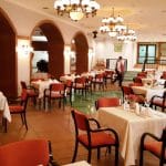 Restaurantul Clasic de la demisolul Hotelului Caro, cu specific romanesc